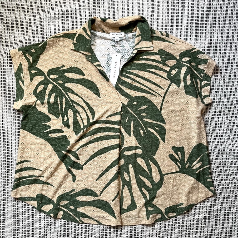 NWT RIO AND RIAN Monstera Leaf Print Beige and Green Resort Blouse Plus Size 1X